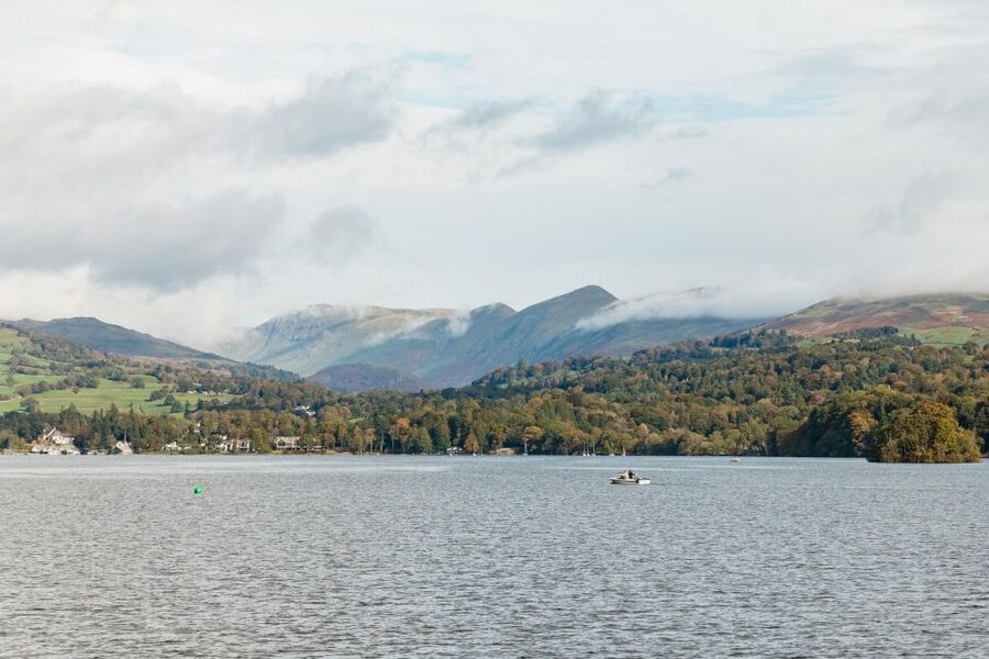 From Manchester: Lake District Bus Tour & Windermere Cruise - The guides make the long day work