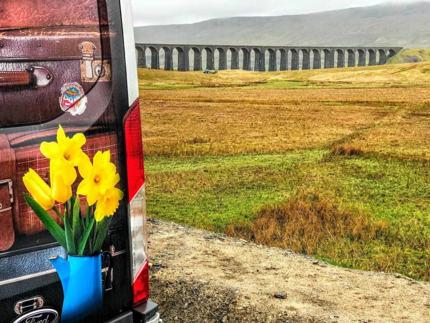 From Manchester: Yorkshire Sightseeing Day Trip - Malham Cove, seen on a tight schedule