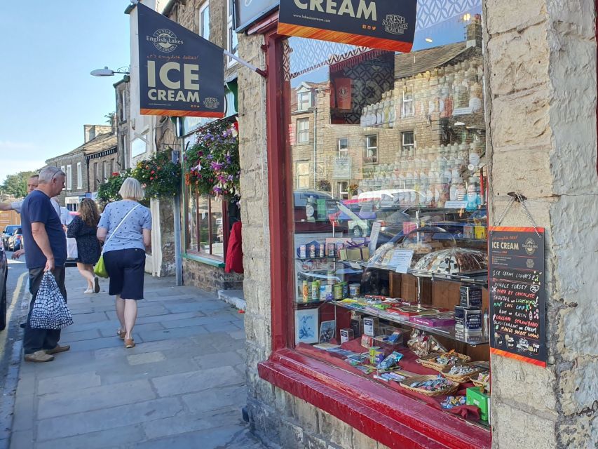 From Manchester: Yorkshire Sightseeing Day Trip - The guide can make the long drives work