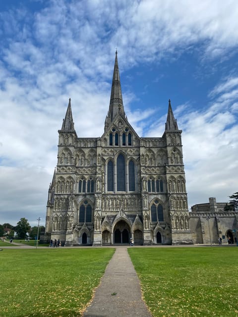 From Southampton: Stonehenge & Salisbury Private Day Trip - From Southampton to Stonehenge in about 75 minutes