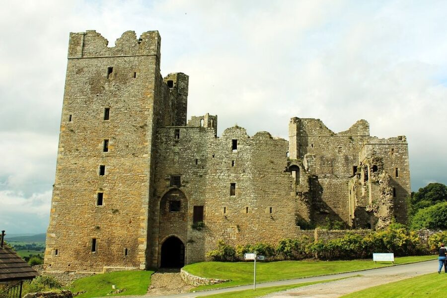 From York: Full-Day Yorkshire Dales Tour - From York into the Yorkshire Dales