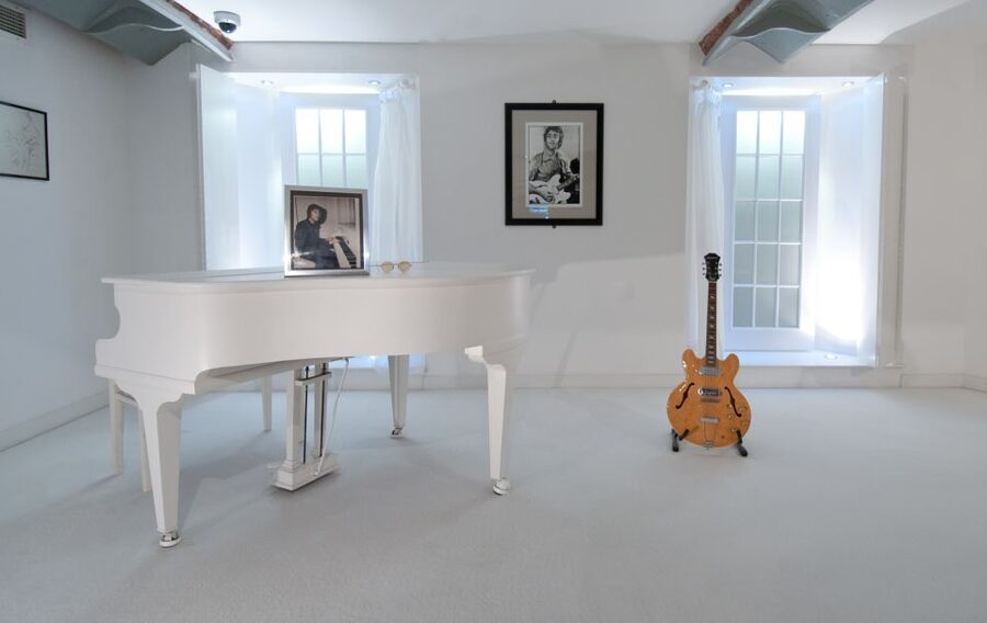 Full-Day Beatles and Liverpool Tour from London - Documents, timing, and small details that matter