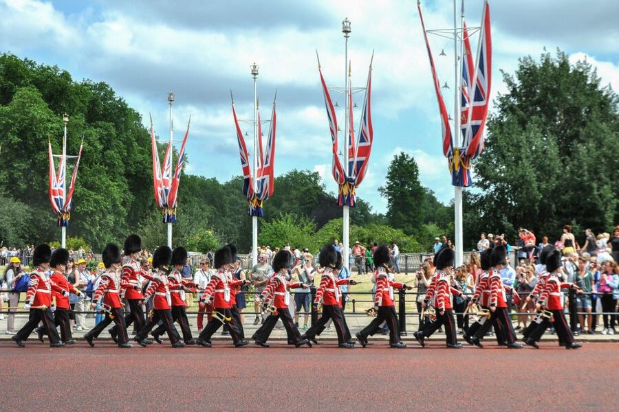 Full-Day London Experience: Tower, St. Pauls, Cruise & Guard - Finishing Near the London Eye