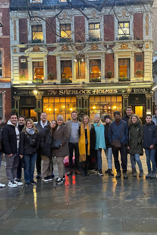 German London : The Ultimate Walking tour - Meeting your guide beside Bosideng