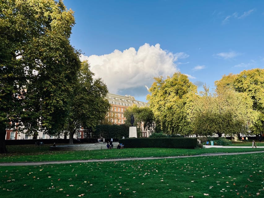 Ghosts and Legends of Mayfair Walking Tour - London - St James’s Palace and the murder mystery