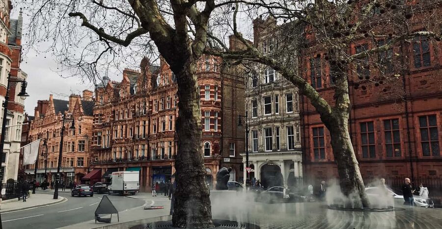 Ghosts and Legends of Mayfair Walking Tour - London - The Ritz London and grand hotels with darker tales