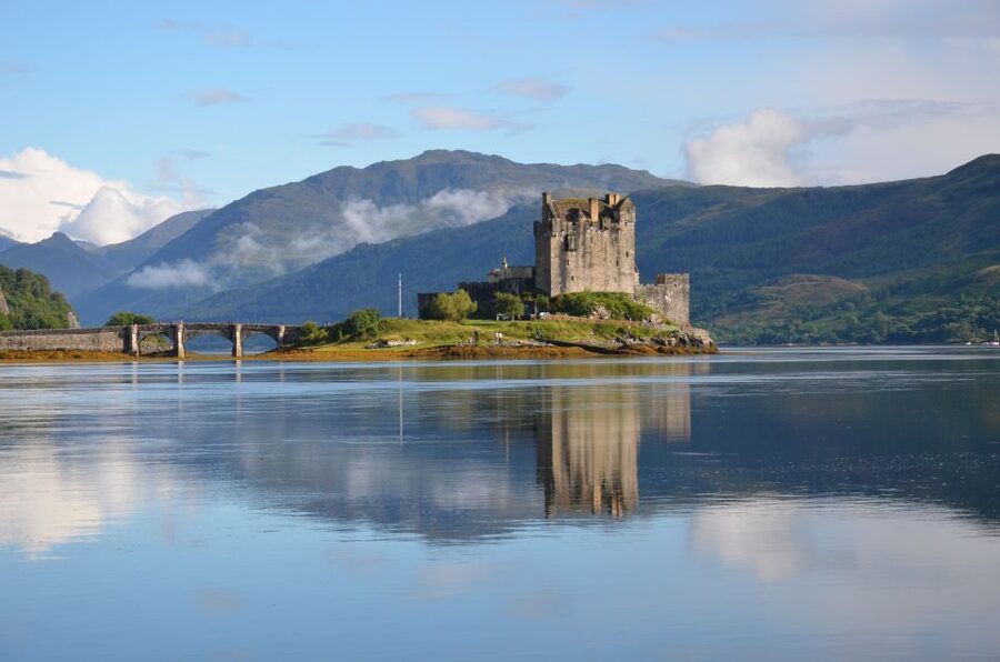 Glasgow: 2-Day Eilean Donan, Loch Ness & Glenfinnan Tour - Inveraray, lunch, and the road north