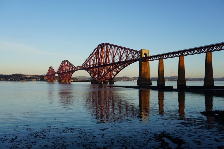 Glasgow: 2-Day Eilean Donan, Loch Ness & Glenfinnan Tour - Overnight in Fort William