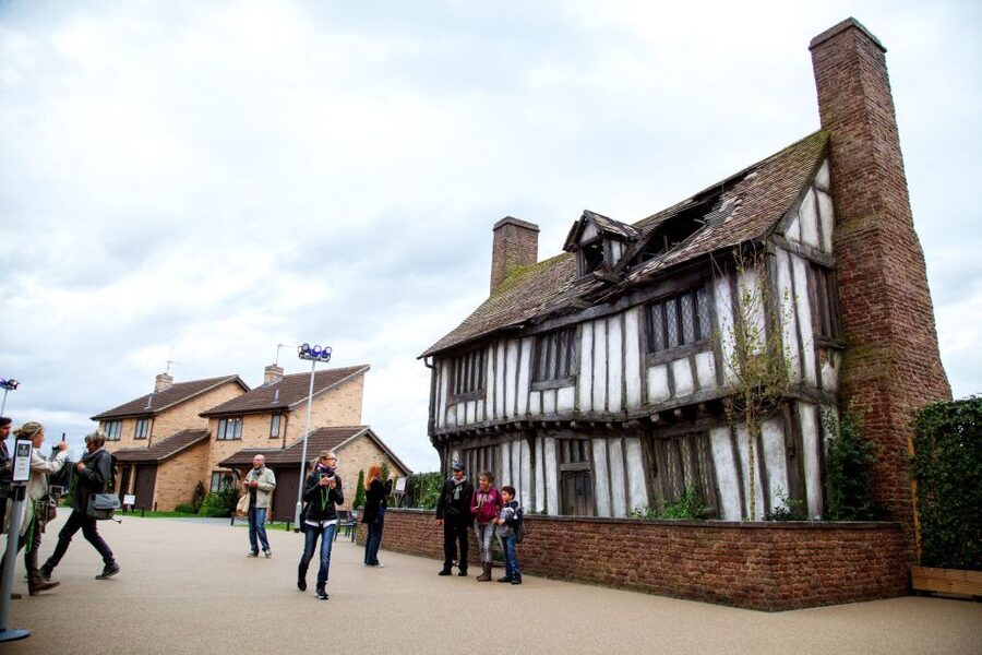 Harry Potter: Warner Bros. Studio Tour from King's Cross - Practical effects, animatronics, and filmmaking tricks