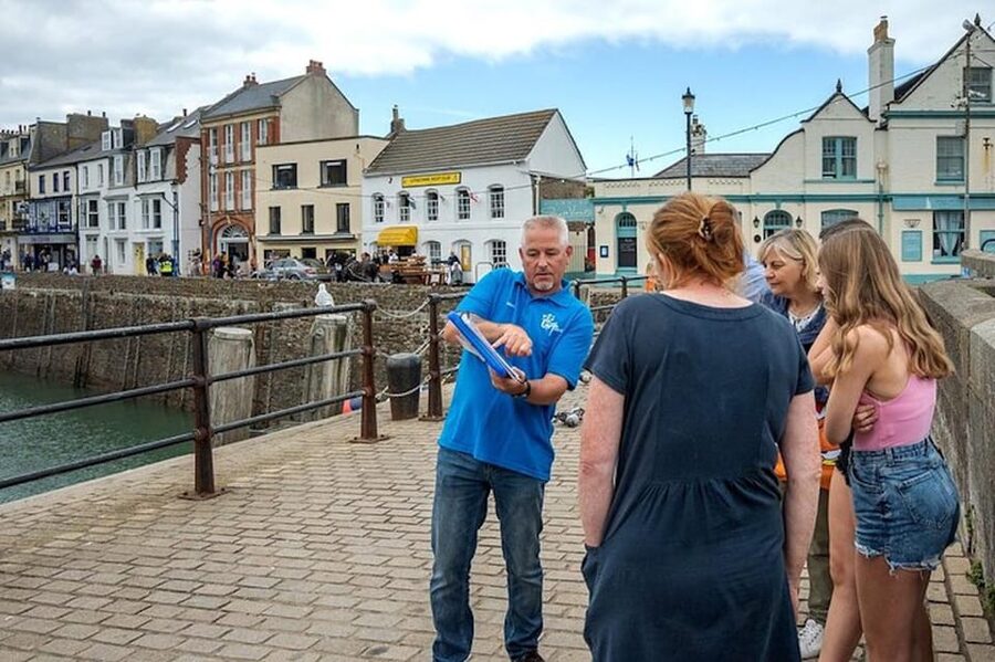 Ilfracombe Harbour: Ghost Tour - The Lady inside the George & Dragon
