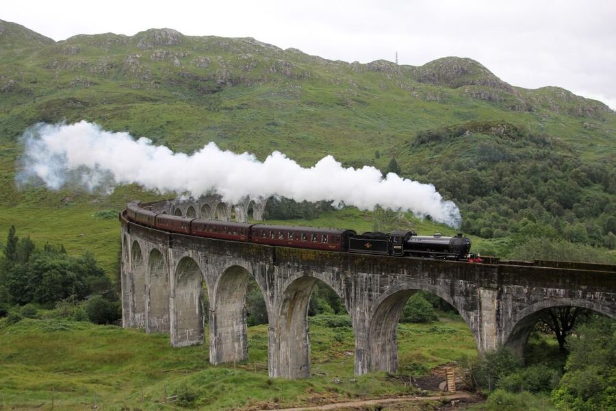 Inverness: Glenfinnan Viaduct, Mallaig, & Loch Ness Day Tour - Loch Ness and Urquhart Castle set the tone