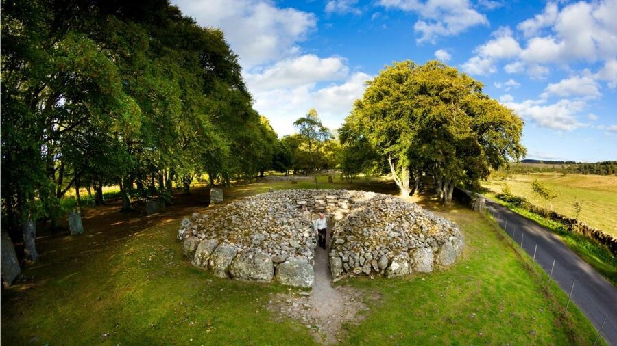 Inverness: Loch Ness Cruise, Castle, and Outlander Tour - Clava Cairns and the Outlander connection