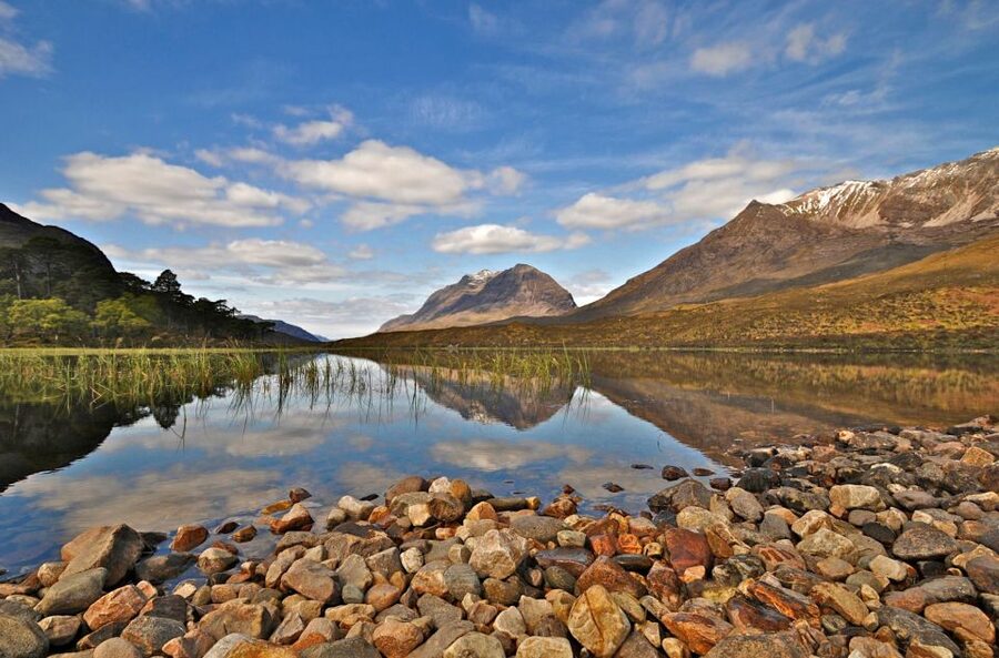 Isle of Skye and the Highlands 5-Day Tour from Edinburgh - Day two: Assynt, Ardvreck Castle, and Achmelvich Bay