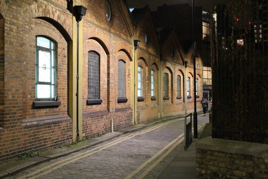 Jack The Ripper Tour in London's East End - Photographs, letters, and the making of a legend