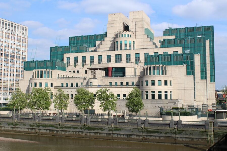 James Bond Shooting Locations 2-Hour Walking Tour of London - Westminster and the Bond Trick of Seeing Familiar Buildings Differently