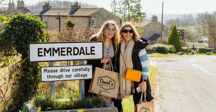 Leeds: Emmerdale Village Set Guided Tour - From Harewood House to Emmerdale Village