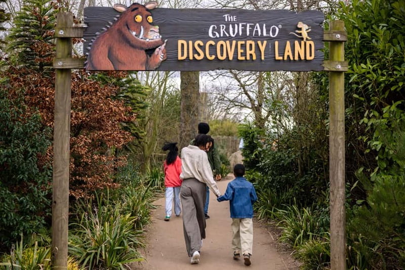 Leicestershire: Twycross Zoo Entry Ticket - Covered animal viewing for changeable English weather