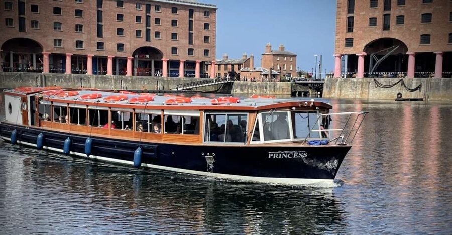 Liverpool: Albert Docks Sightseeing Cruise with Commentary - Key points at a glance