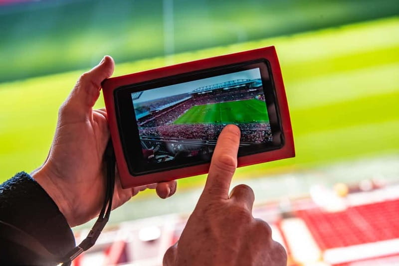 Liverpool: Liverpool Football Club Museum and Stadium Tour - How the guides and audio handset work together