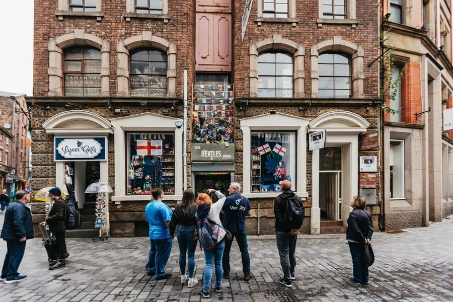 Liverpool: The Beatles and Cavern Quarter Walking Tour - Liverpool Town Hall and the return to Queen Victoria