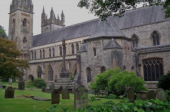 Llandaff's Ghosts: A Self-Guided Audio Tour - Daylight or darkness: choosing the right time