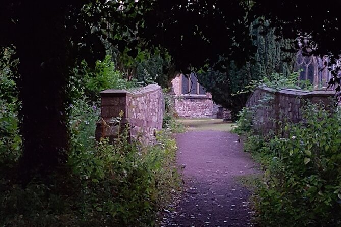 Llandaff's Ghosts: A Self-Guided Audio Tour - How the audio format affects the experience