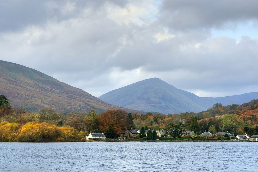 Loch Lomond: Island Discovery 2-Hour Cruise - The run toward Luss