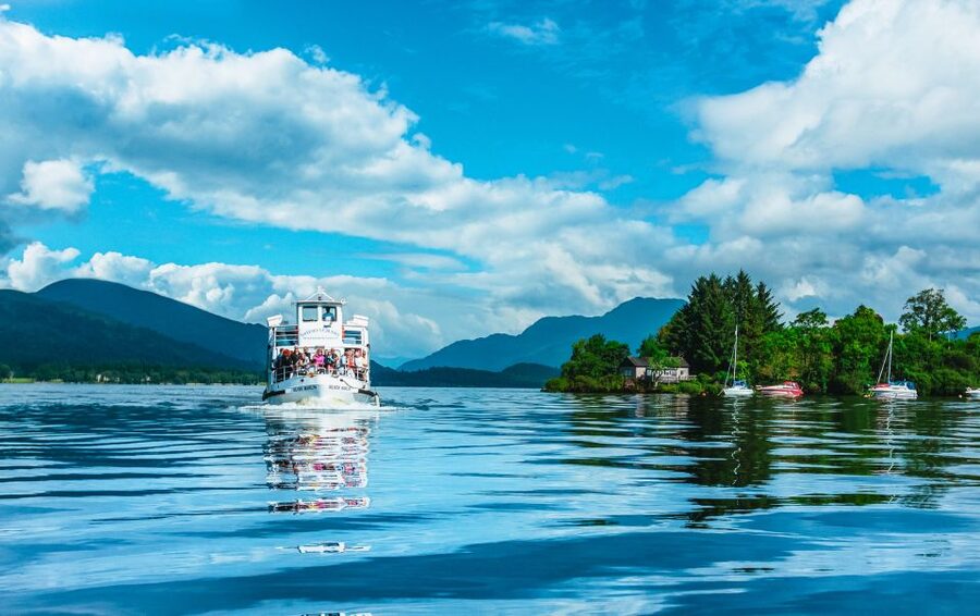 Loch Lomond: Scottish Highlands Sightseeing Cruise - Seating, weather, and the bar