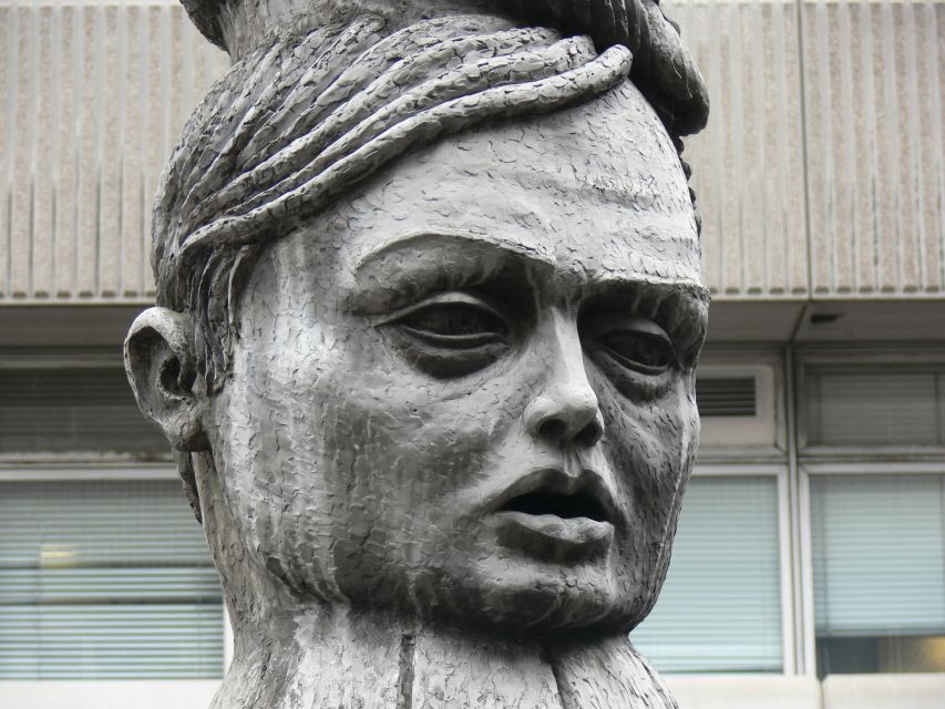 London: 2-Hour Shakespeare Walking Tour - The memorials, from plaques to a totem pole