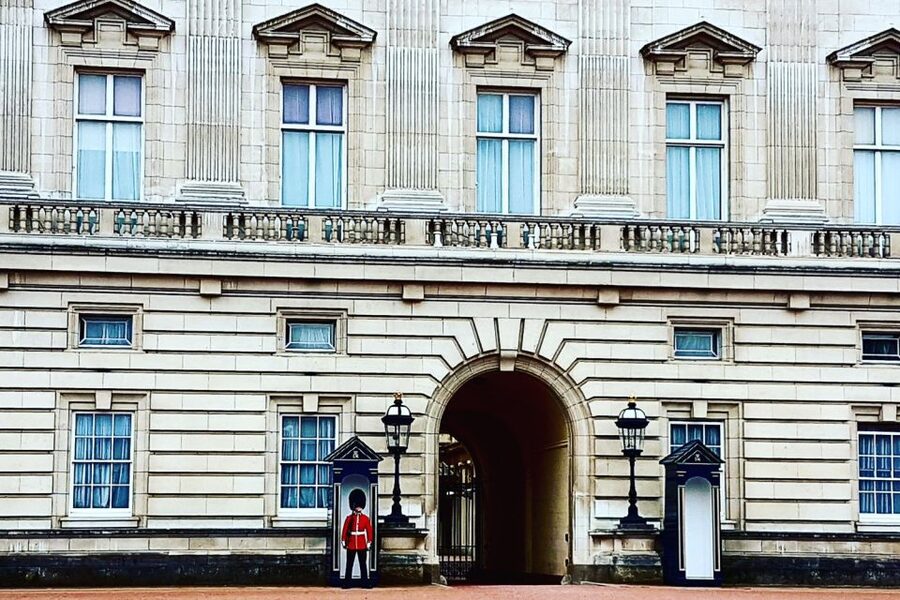 London: 30 London Sights Guided Walking Tour - Guide quality makes the difference