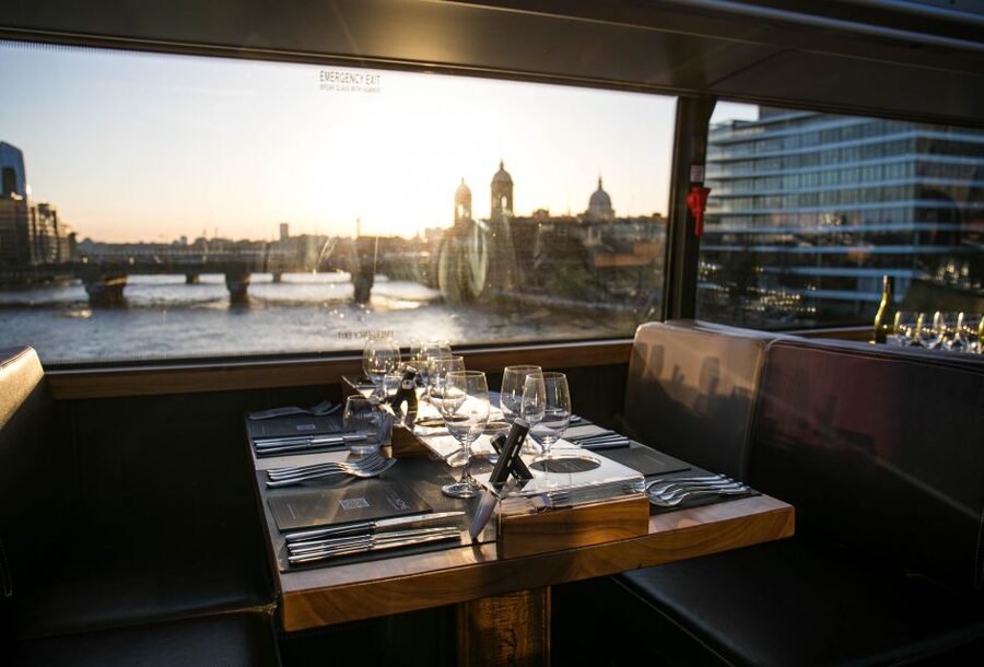 London: 4 Course Lunch Tour by Luxury Coach Bustronome - Key points at a glance