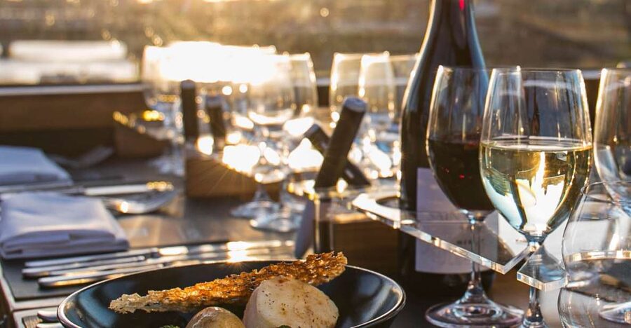 London: 4 Course Lunch Tour by Luxury Coach Bustronome - Four courses from a moving kitchen