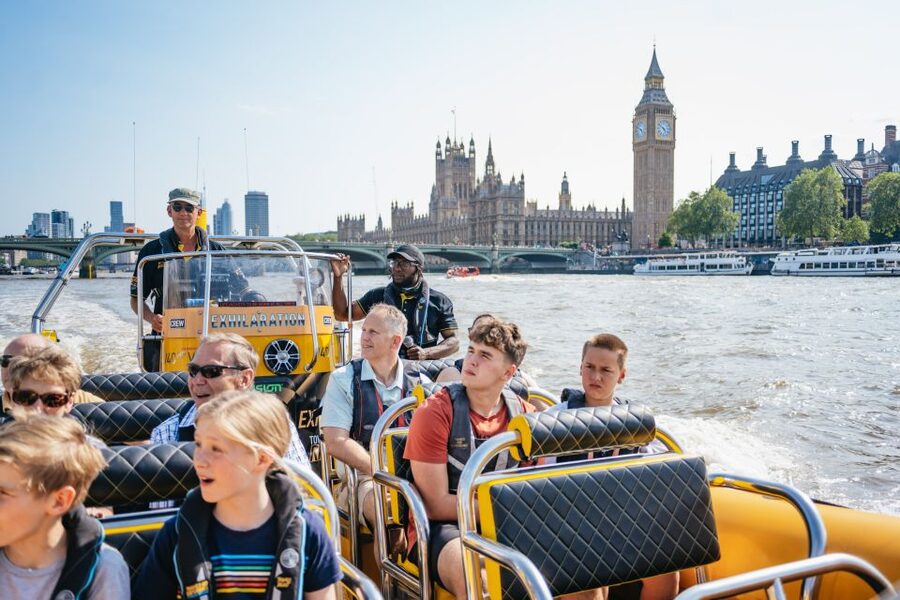 London: 45-Minute Speedboat Sightseeing Tour - What the guides add to the ride