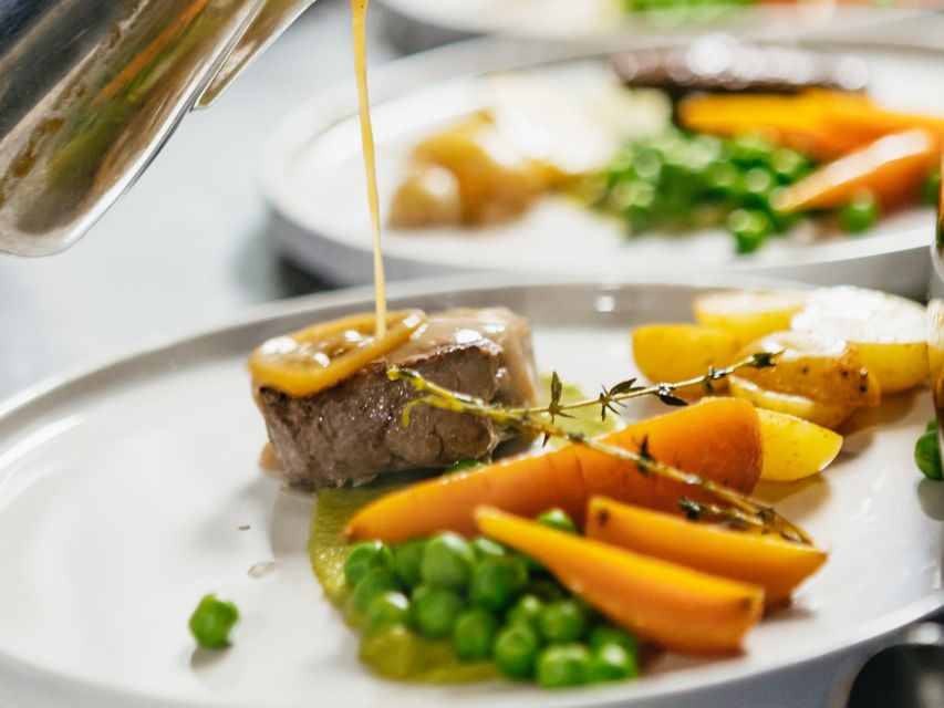 London: 6-Course Gourmet Dinner on a Luxury Coach - The route from St. Paul’s to the Tower