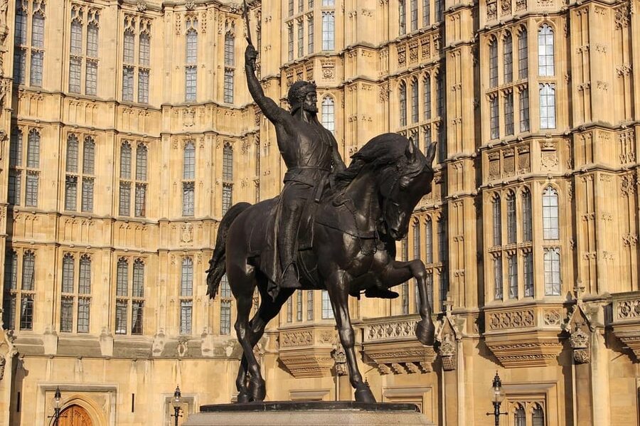 London: Big Ben, Churchill War Rooms & Buck'ham Palace Tour - Parliament Square, Westminster Abbey, and Big Ben