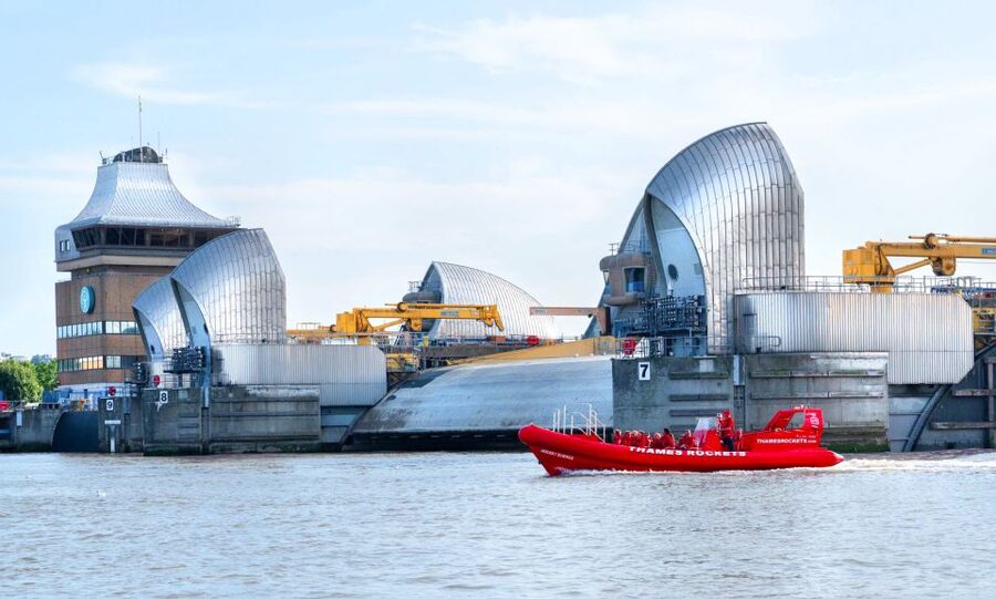 London: Break the Barrier Speed Boat Ride - What the music and crew add