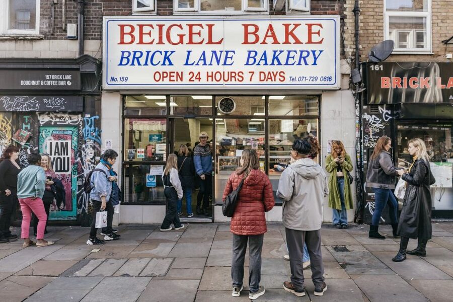 London: Brick Lane, Shoreditch & Spitalfields Food Tour - How much walking and food should you expect?