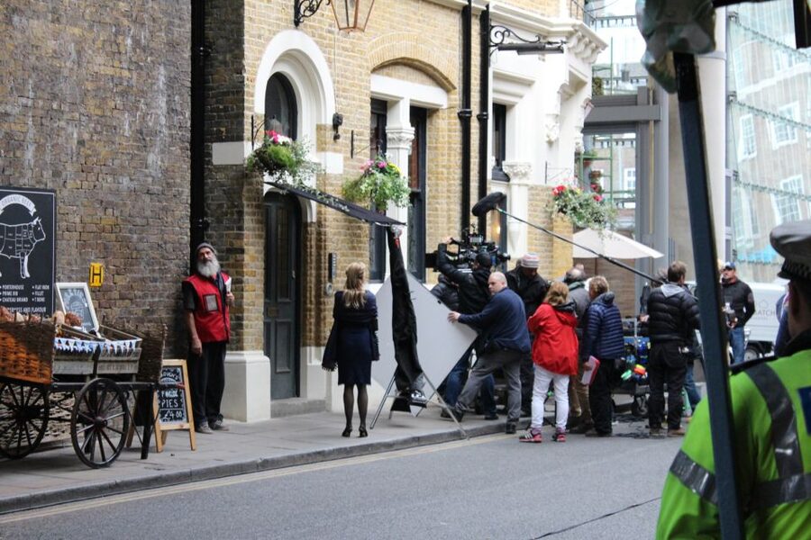 London: Bridget Jones 2–Hour Walking Tour - Starting at Temple Underground Station