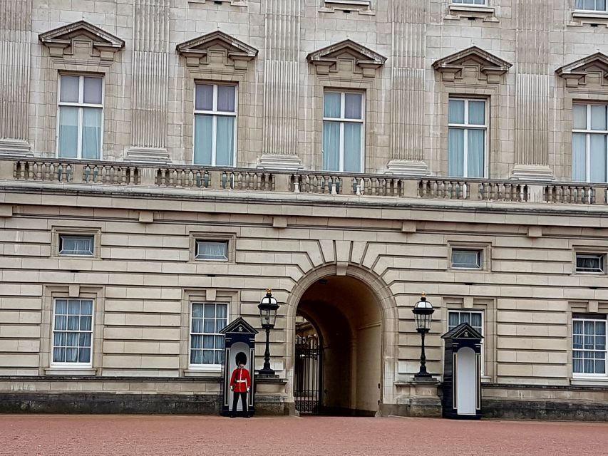 London: British Royalty Walking Tour - Meeting at the Ritz and crossing Green Park