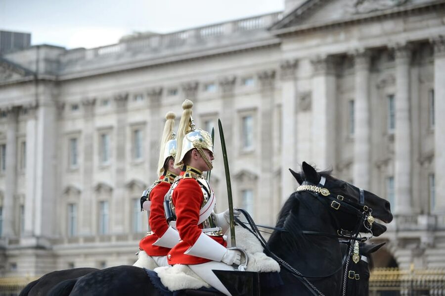 London: Buckingham Palace and Changing of the Guards Tour - The Walk Toward Buckingham Palace