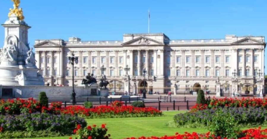London: Buckingham Palace and Royal London Walking Tour - A 100-minute walk through royal London