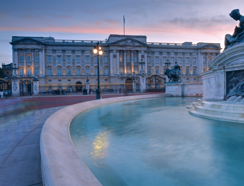 London: Buckingham Palace and Royal London Walking Tour - Jermyn Street, Royal Warrants, and Fortnum and Mason