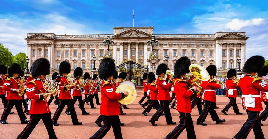 London: Buckingham Palace Entry & Changing of the Guard Tour - Entering Buckingham Palace after the crowds