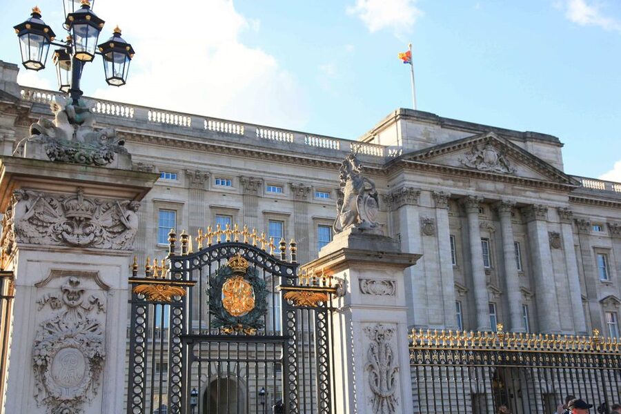 London: Buckingham Palace Entry Ticket & Royal Walking Tour - Meeting at the Duke of York Column