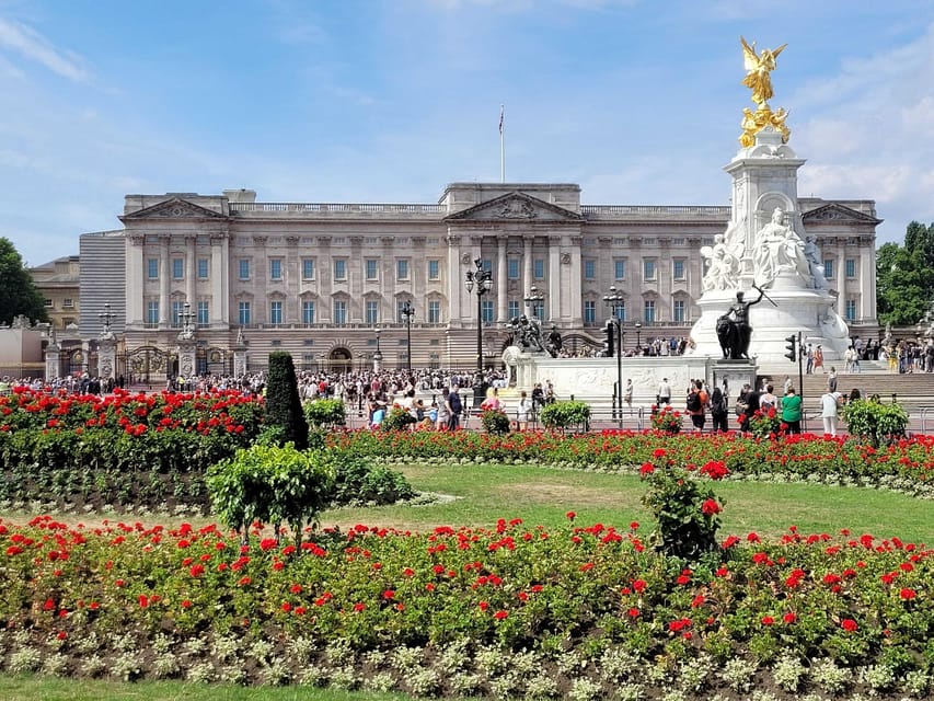 London: Buckingham Palace State Rooms & Royal Walking Tour - Entering Buckingham Palace with reserved tickets
