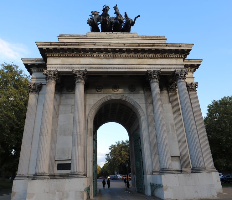 London: Buckingham Palace Walk & Tea at Kensington Palace - The red bus ride to Kensington Gardens