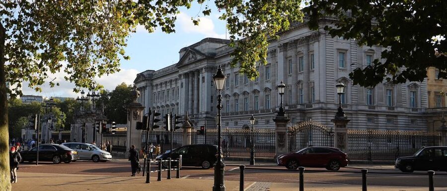 London: Buckingham Palace Walk & Tea at Kensington Palace - Kensington Gardens, Diana’s memorials, and the final walk