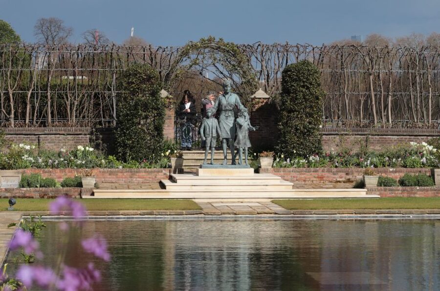 London: Buckingham Palace Walk & Tea at Kensington Palace - St James’s Palace and the quieter side of royal London