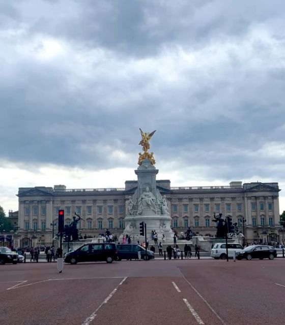 London: Buckingham Palace & Westminster Guided Walking Tour - Walking the Mall, London’s ceremonial route