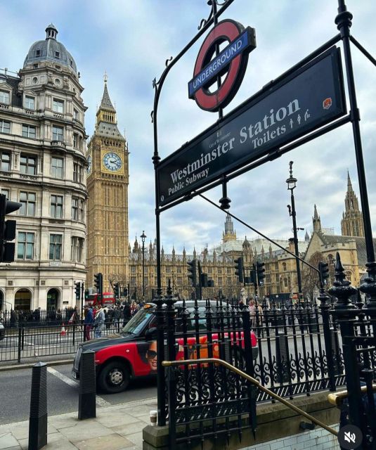 London: Buckingham Palace & Westminster Guided Walking Tour - What the guides add to the walk
